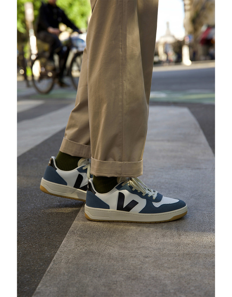 Veja V-10 LEATHER WHITE BLACK CALIFORNIA (4)