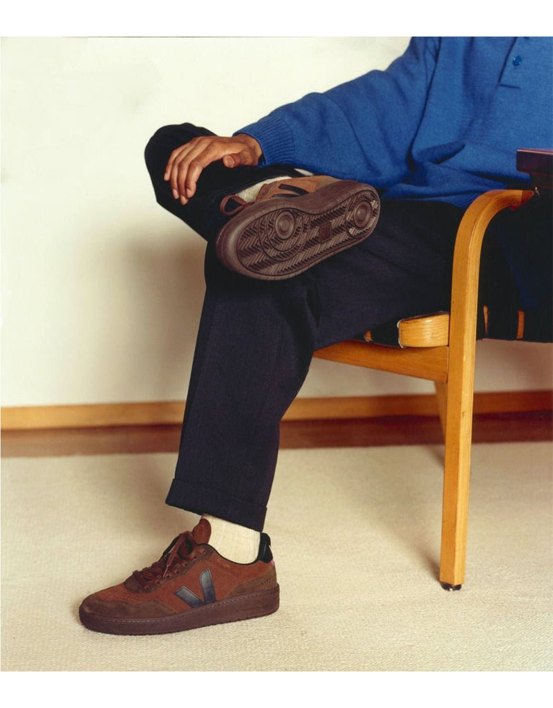 Veja V-90 SUEDE WALNUT BLACK (4)